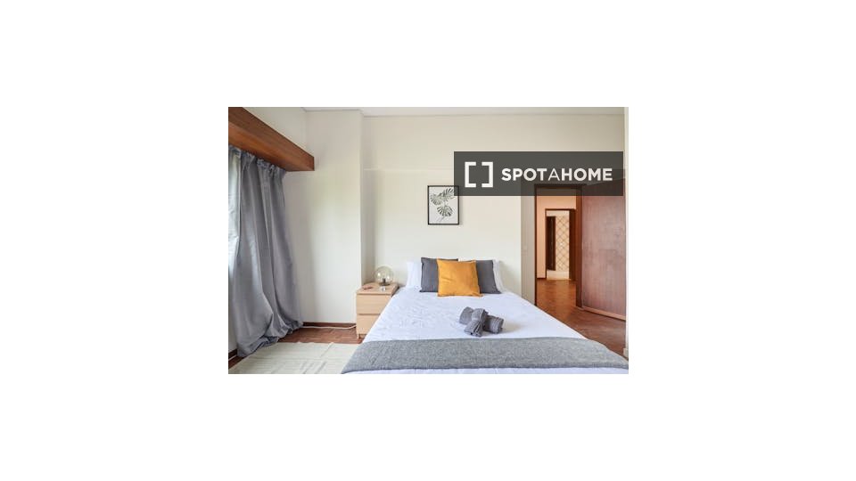 Double room Lisbon, 6 beds — photo 11