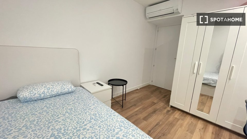 Double room Madrid, 6 beds — photo 10
