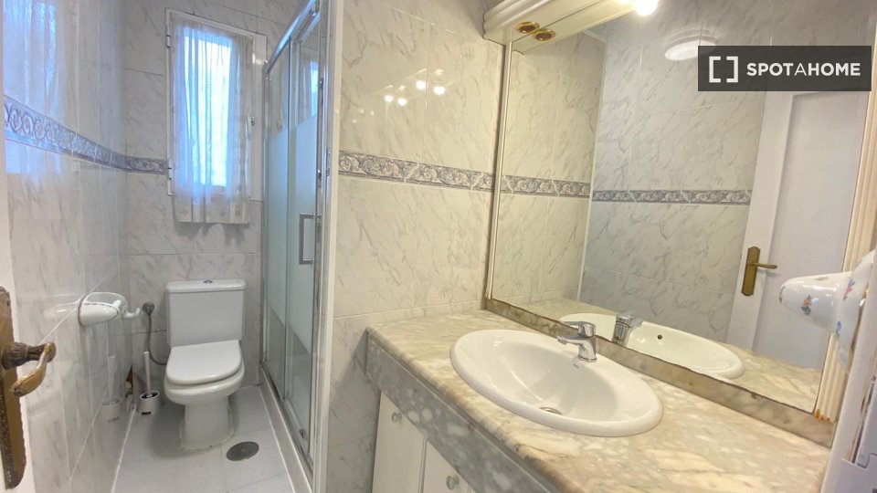 Double room Madrid, 4 beds — photo 16