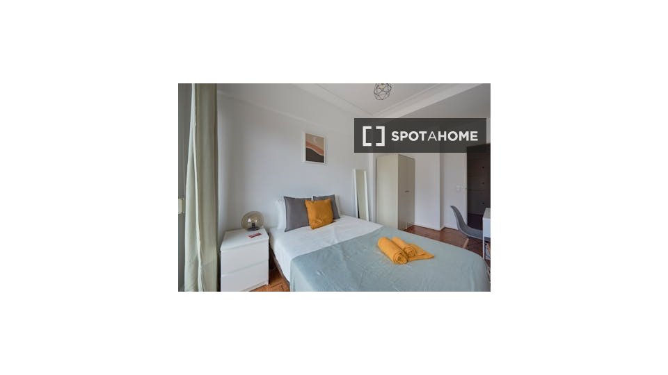 Double room Lisbon, 6 beds — photo 18