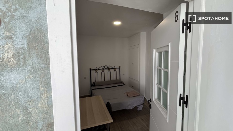 Habitación en piso compartido en alquiler en Mentidero, Cádiz.