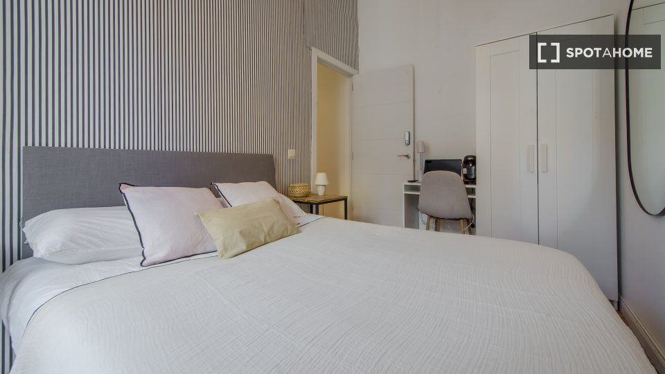 Double room Madrid, 6 beds, 125m² — photo 10