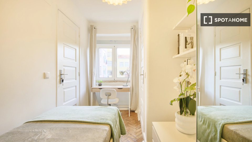 Double room Lisbon, 6 beds — photo 10