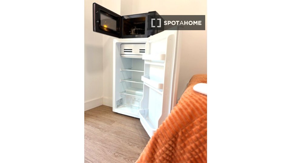 Double room Madrid, 8 beds, 170m² — photo 12