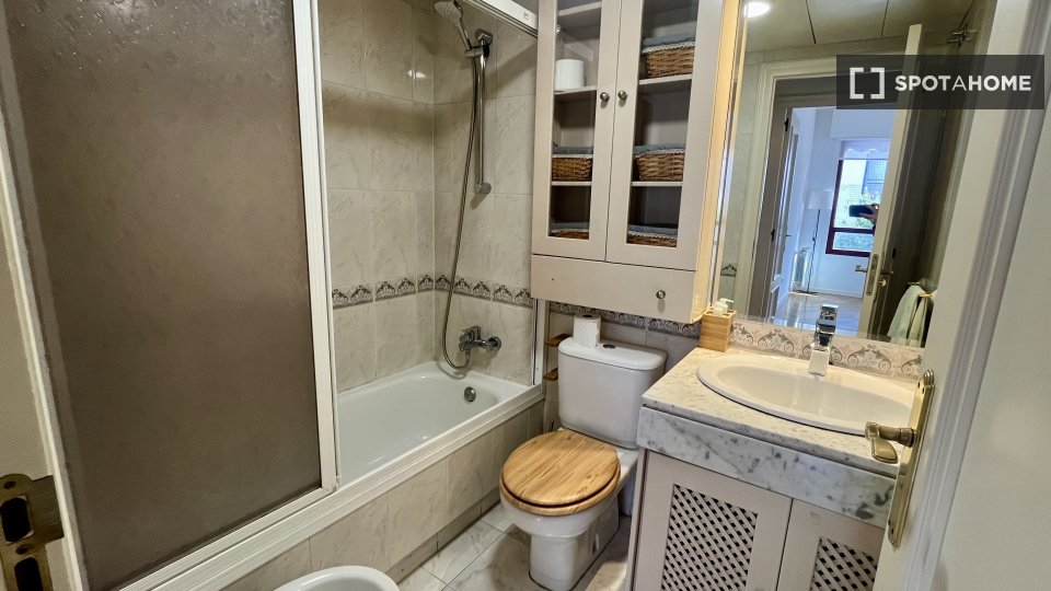 Double room Madrid, 2 beds, 90m² — photo 7