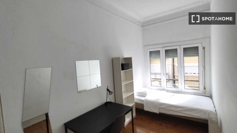 Double room Lisbon, 6 beds — photo 32