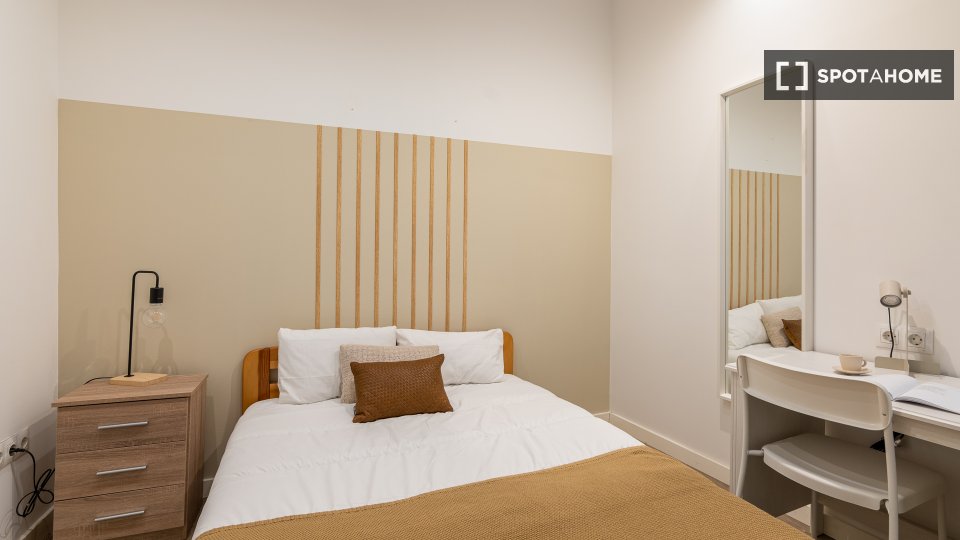 Double room Barcelona, 5 beds, 90m² — photo 5