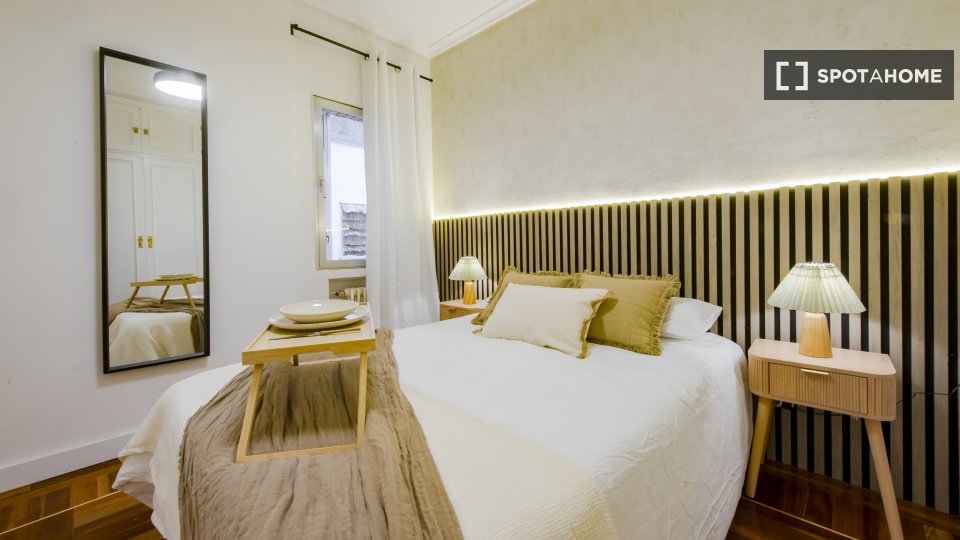 Double room Madrid, 6 beds, 117m² — photo 10