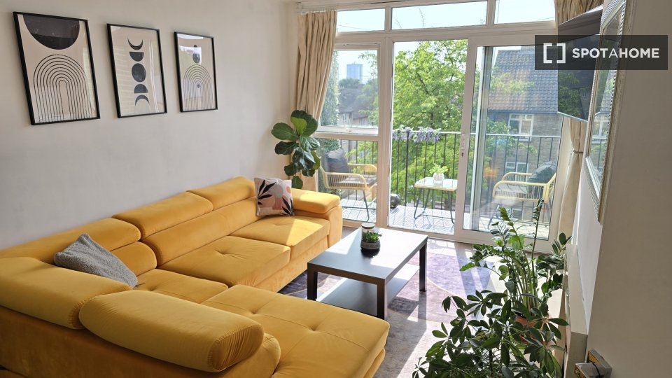 Apartment London, 3 beds, 92m² — photo 1