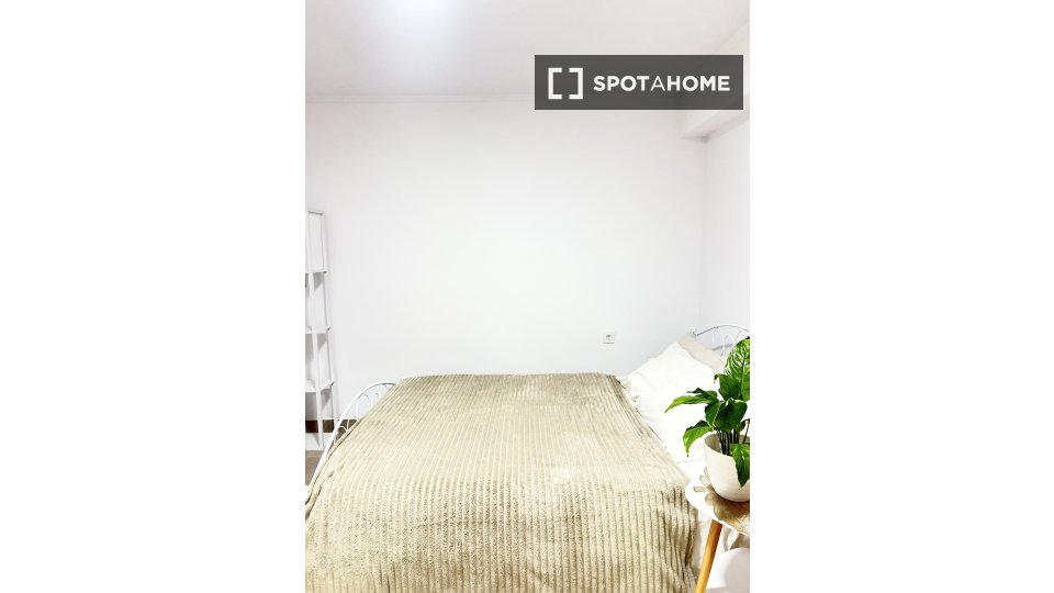 Double room Valencia, 2 beds — photo 17