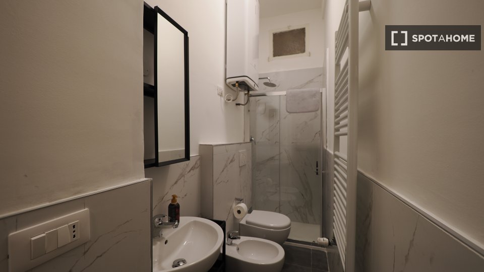 Double room Turin, 2 beds — photo 9