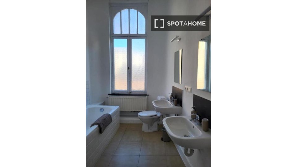 Double room Brussels, 6 beds — photo 17