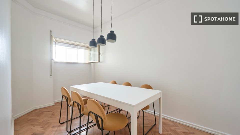 Double room Lisbon, 5 beds — photo 11