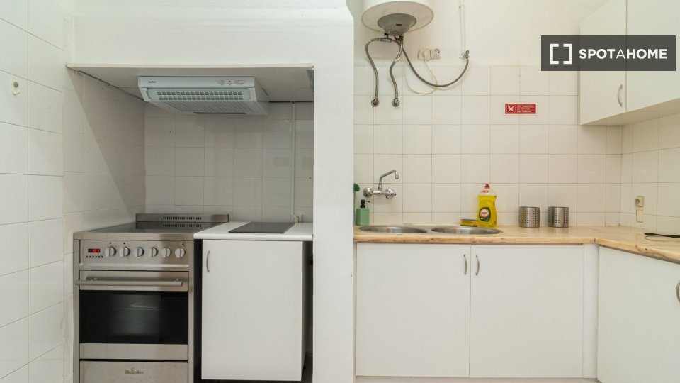 Double room Lisbon, 11 beds — photo 12