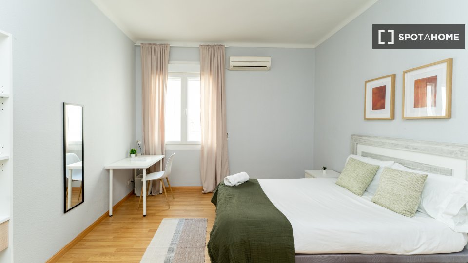 Double room Madrid, 5 beds — photo 38