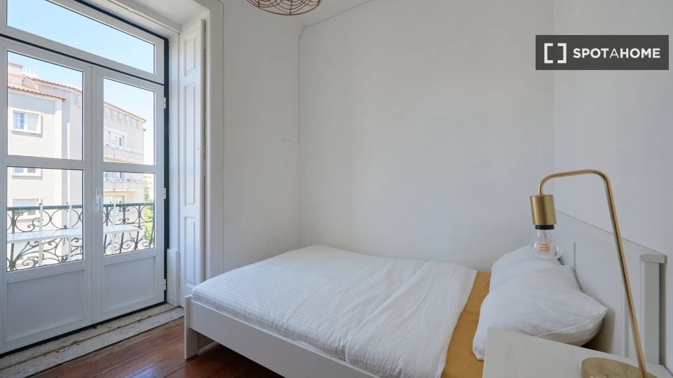 Double room Lisbon, 6 beds — photo 9