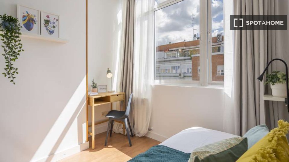 Double room Madrid, 12 beds — photo 16