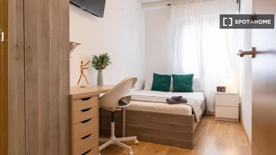 Double room Madrid, 7 beds, 160m² — photo 27
