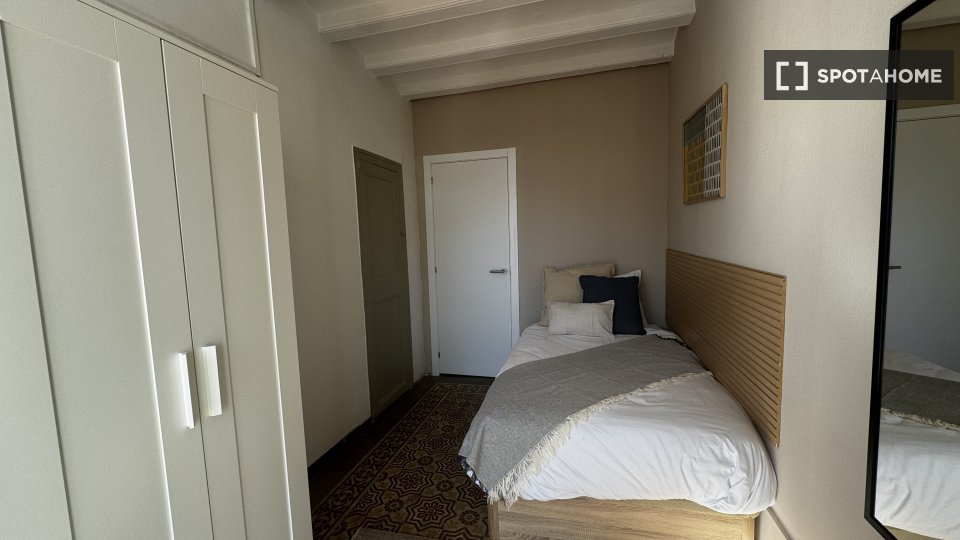 Double room Barcelona, 5 beds, 120m² — photo 17