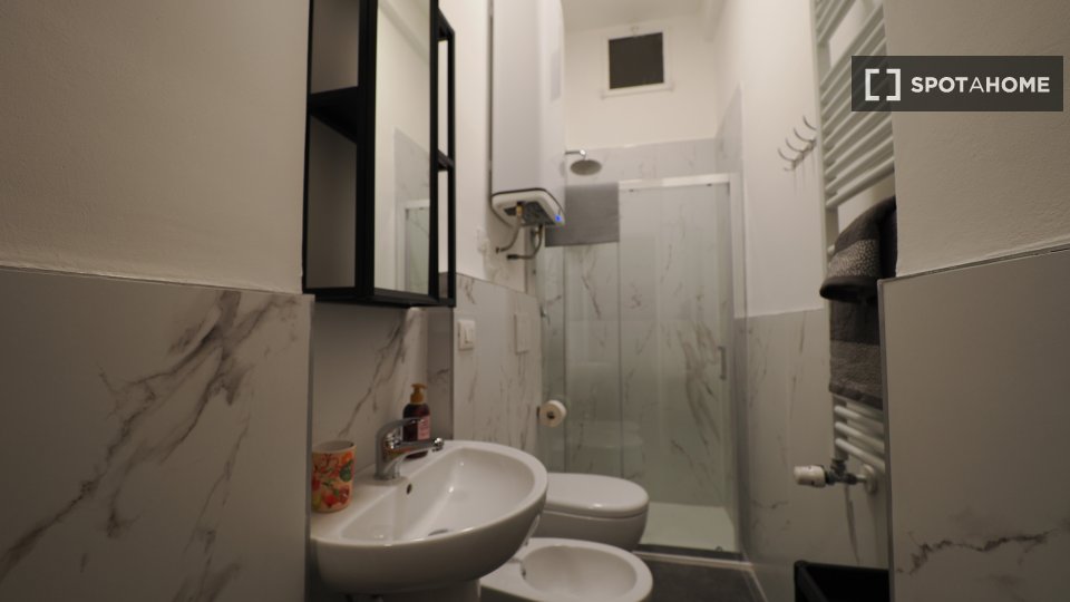 Double room Turin, 2 beds — photo 7