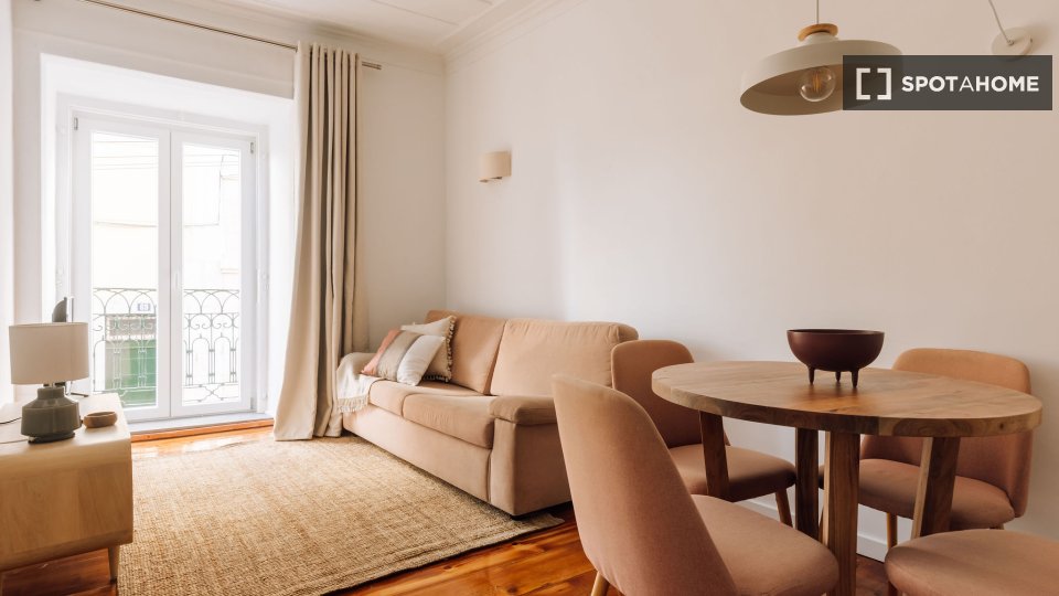 Apartment Lisbon, 2 beds, 70m² — photo 15
