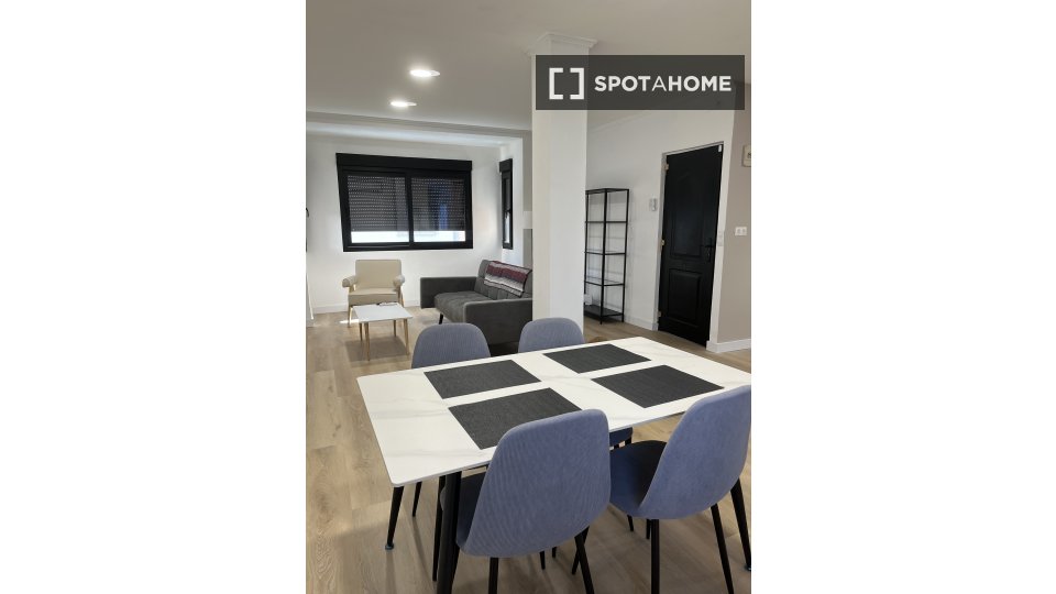 Apartment Valencia, 4 beds, 110m² — photo 10