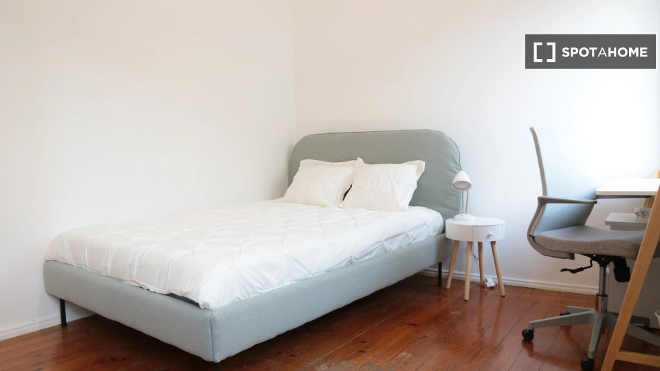 Double room Lisbon, 4 beds — photo 4