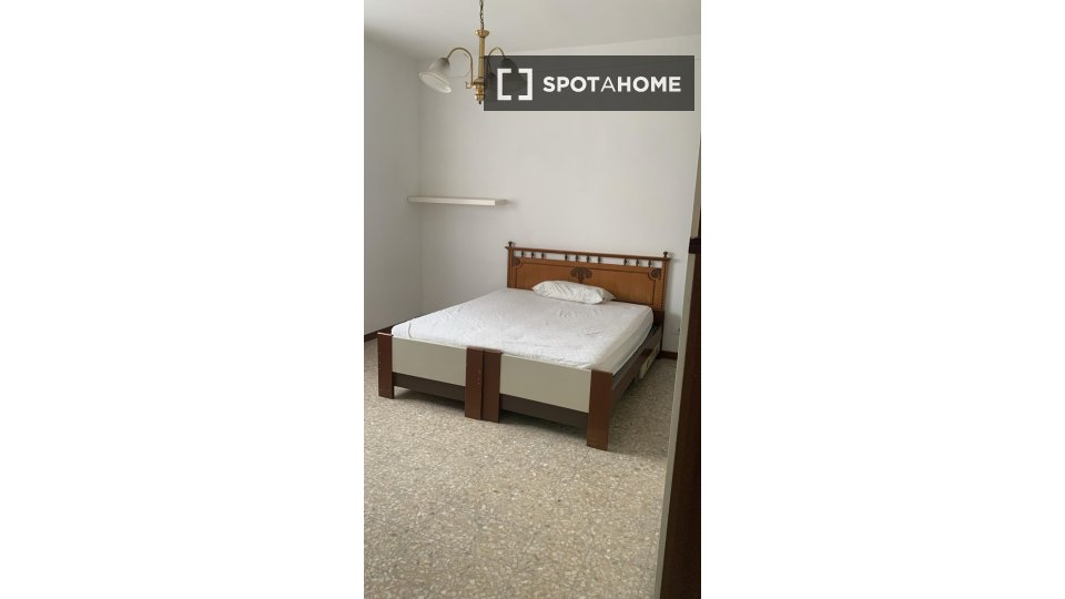 Double room Rome, 3 beds — photo 25