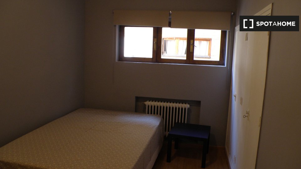 Double room Madrid, 3 beds, 95m² — photo 15