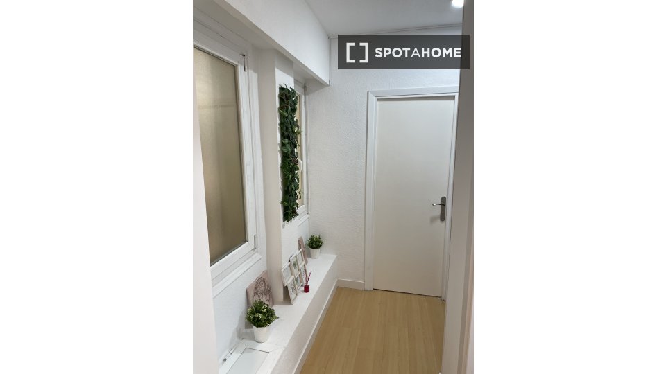 Double room Madrid, 4 beds, 100m² — photo 3