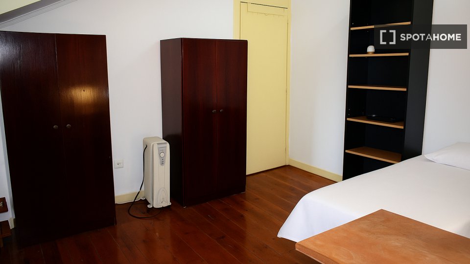 Double room Lisbon, 5 beds — photo 30