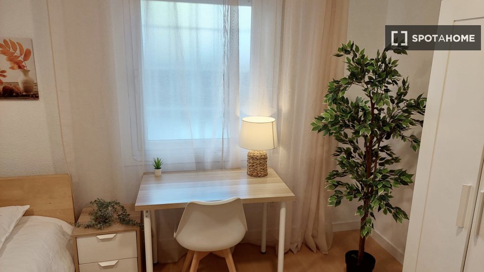 Double room Madrid, 4 beds, 100m² — photo 10