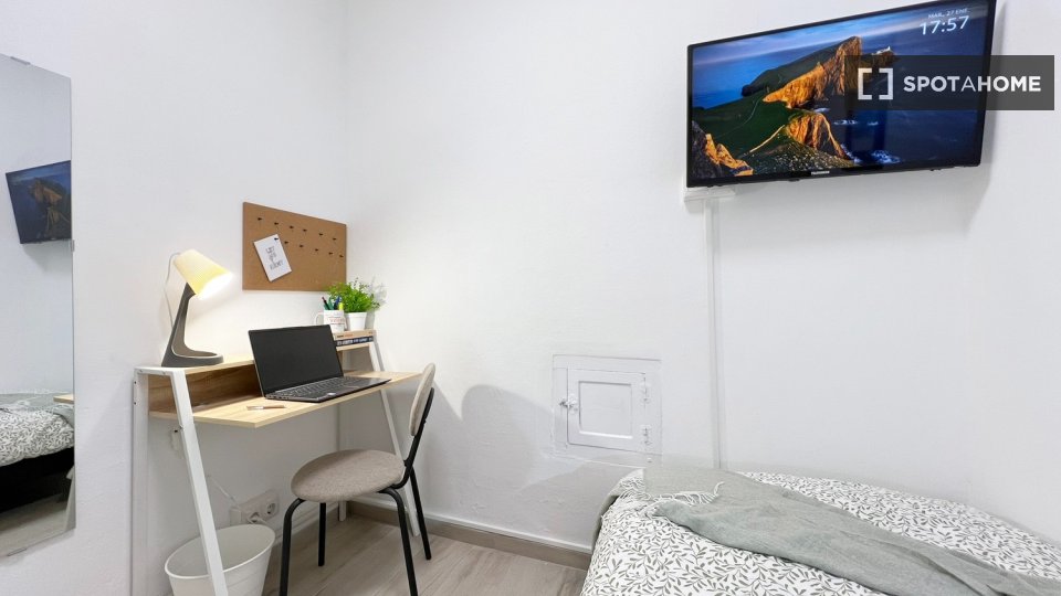 Double room Madrid, 6 beds — photo 12