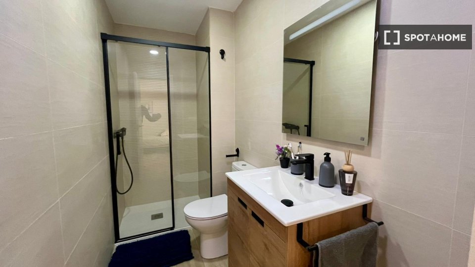 Double room Valencia, 3 beds, 17m² — photo 9
