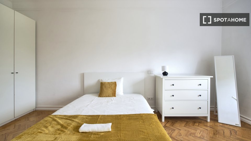 Double room Lisbon, 9 beds — photo 21