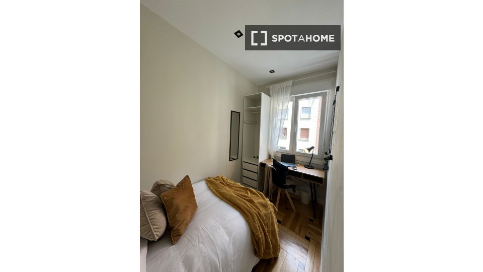 Double room Madrid, 8 beds, 139m² — photo 23