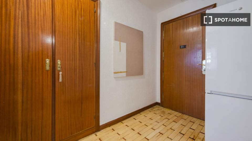 Double room Madrid, 7 beds, 135m² — photo 9