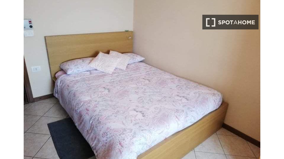 Double room Milan, 3 beds — photo 11