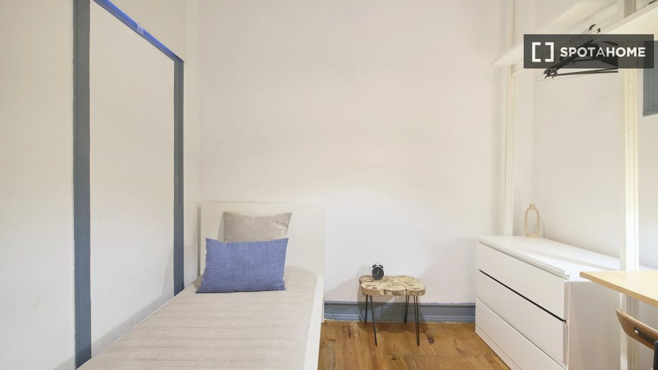 Double room Lisbon, 4 beds — photo 2