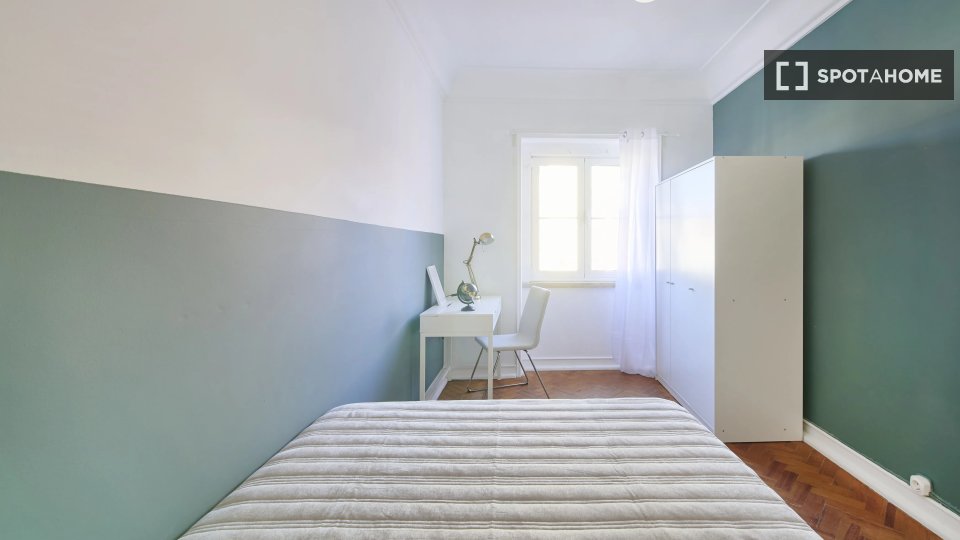 Double room Lisbon, 6 beds — photo 19