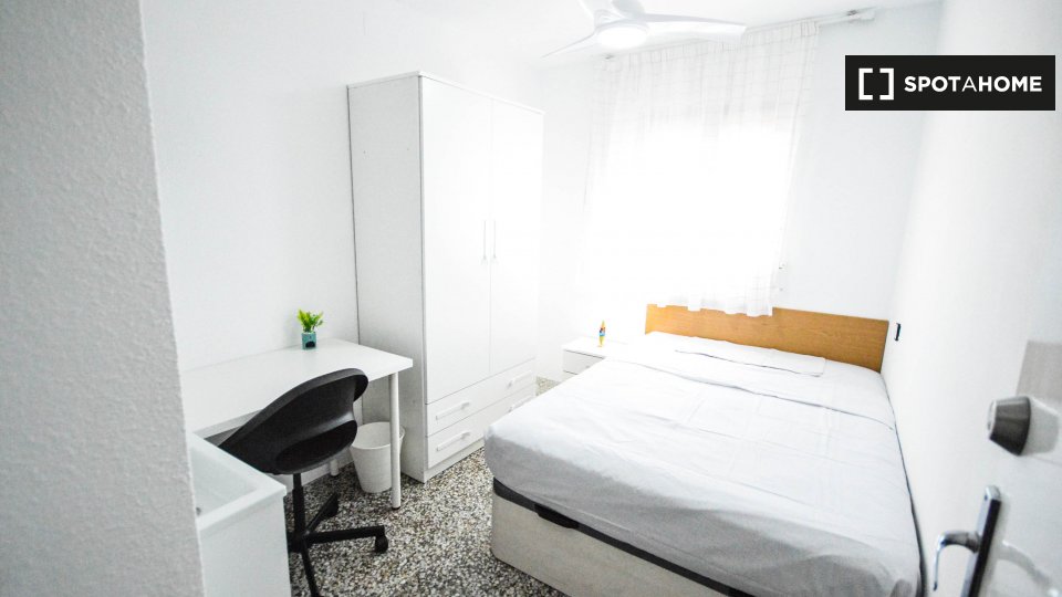 Apartment Valencia, 4 beds, 90m² — photo 2