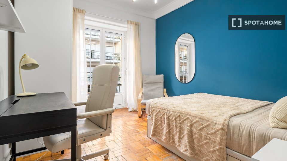 Double room Lisbon, 5 beds — photo 10