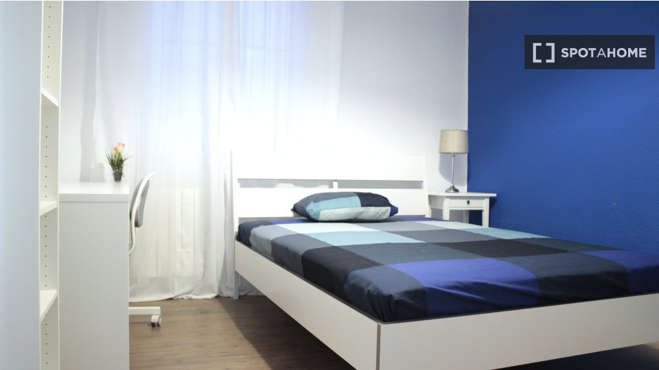 Habitación en piso compartido en madrid.