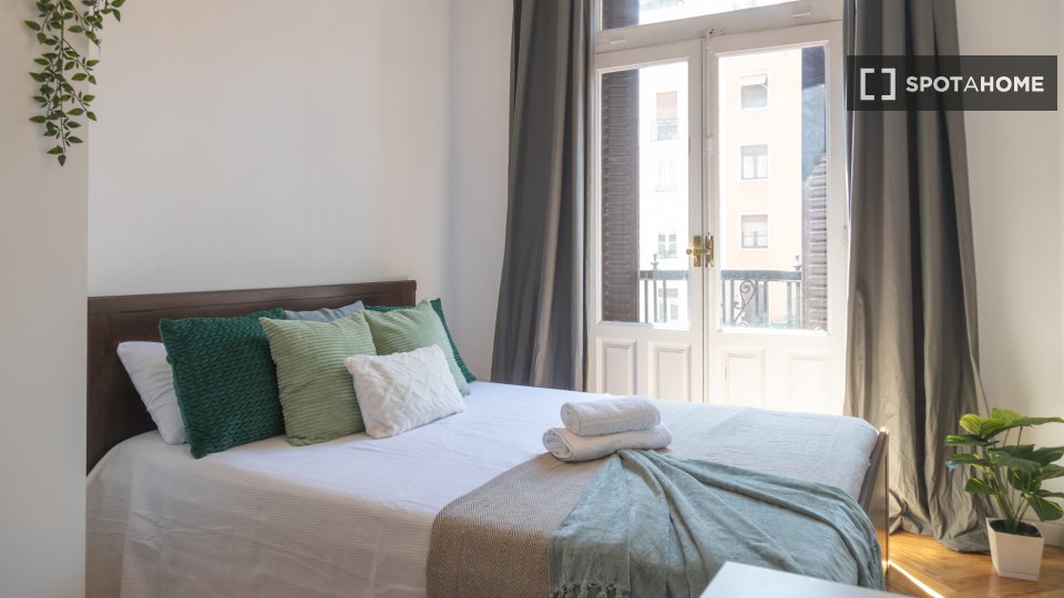 Double room Madrid, 7 beds, 100m² — photo 34