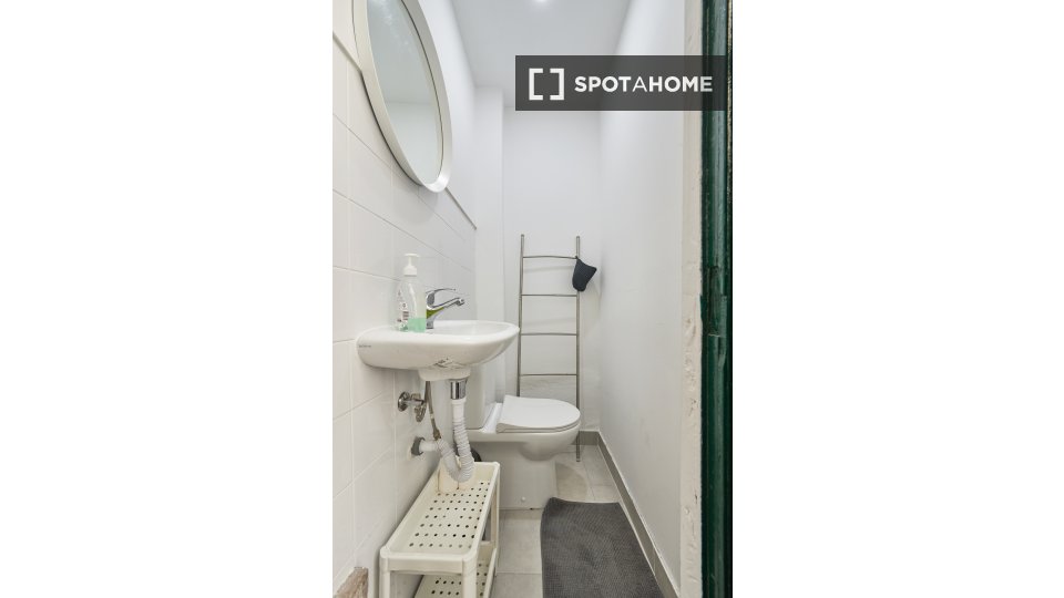 Double room Lisbon, 7 beds, 110m² — photo 46