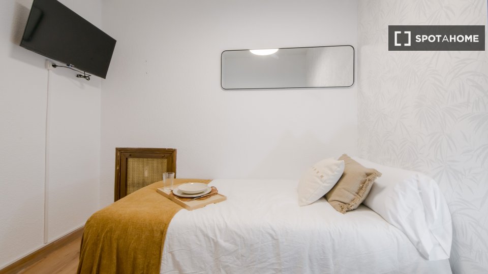 Double room Madrid, 6 beds — photo 6
