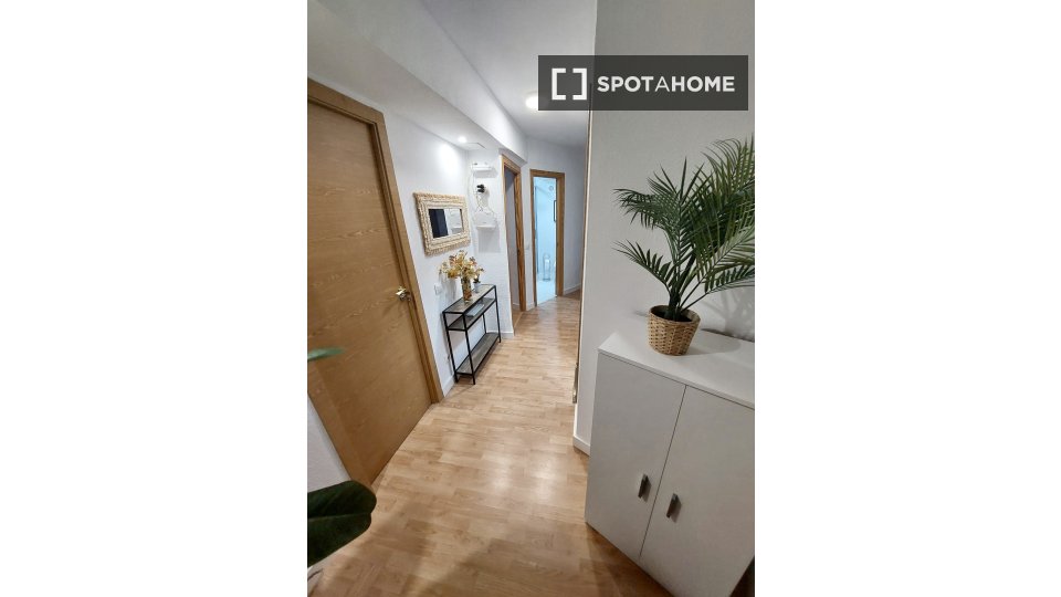 Double room Madrid, 3 beds, 60m² — photo 24