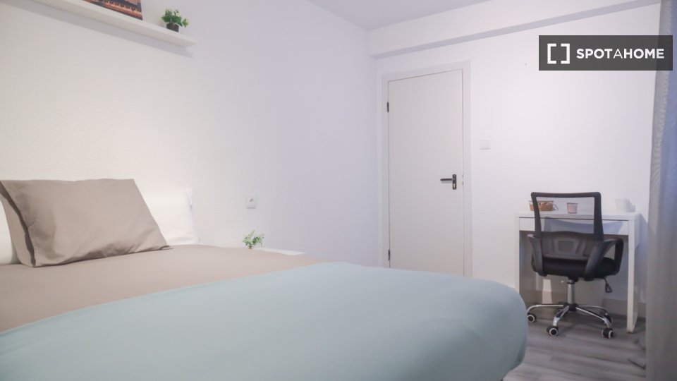 Double room Madrid, 5 beds — photo 1