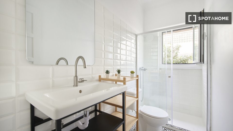 Double room Lisbon, 6 beds — photo 9