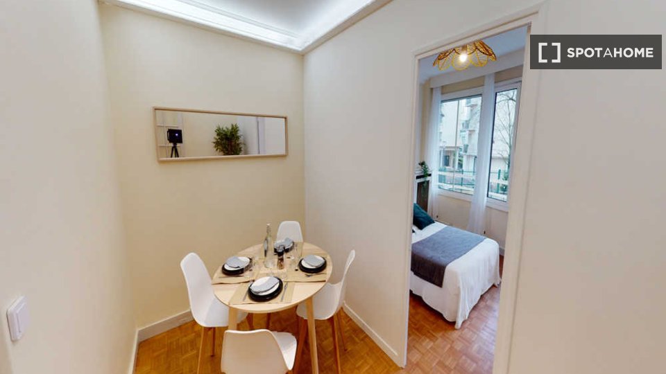 Double room Paris, 4 beds, 90m² — photo 3